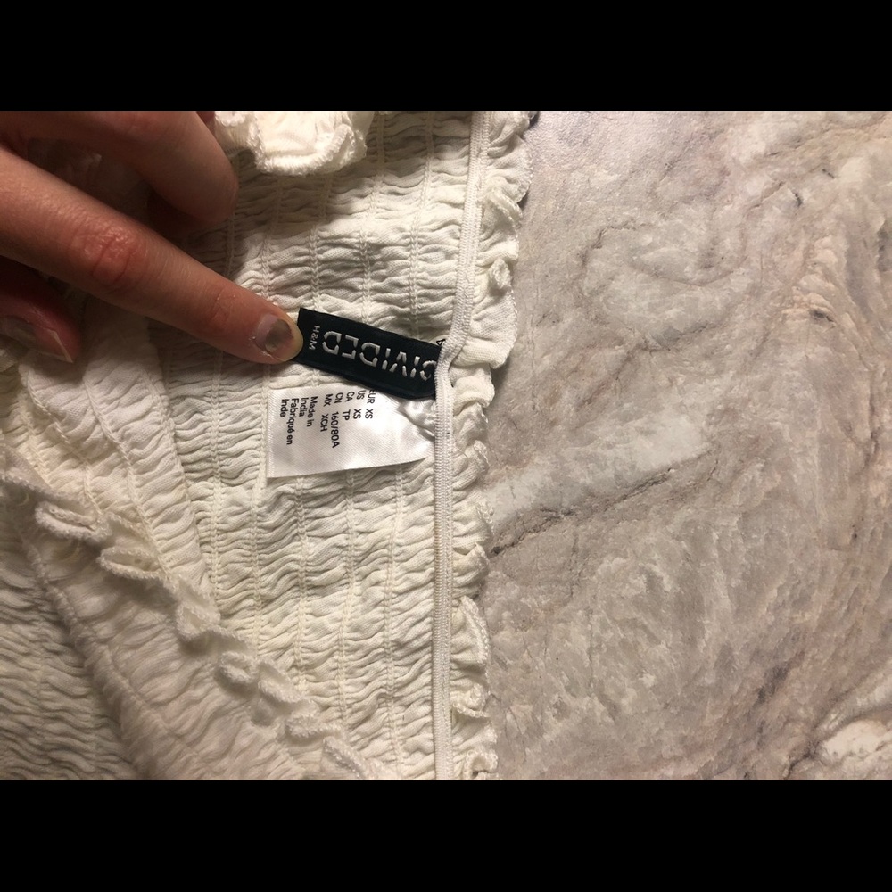 3/$25 ❤️ Rouched white crop top - Picture 2 of 2